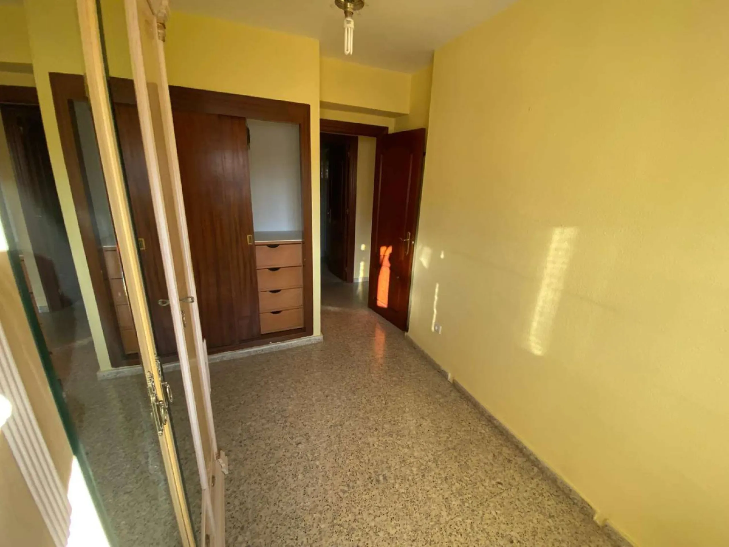 Apartment - Middle Floor Apartment в продаже в Málaga, Málaga. В доме 4 спален и 2 ванных комнат. Площадь дома 120 м²