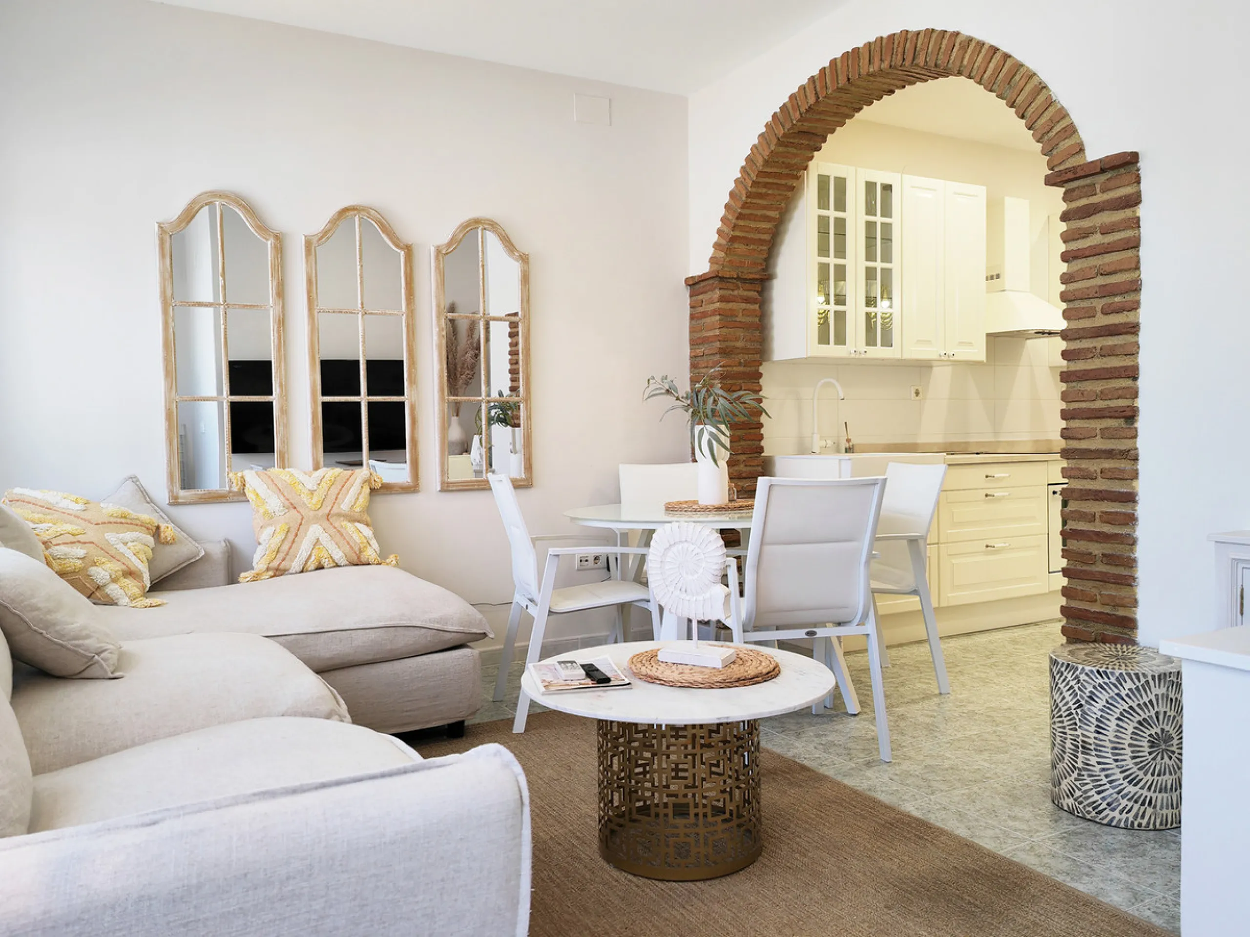 Ground Floor Apartment for sale in , Mijas Costa with 2 bedrooms, 2 bathrooms and with orientation east, with communal swimming pool and communal garden. Regarding property dimensions, it has 58 m² built and 49 m² interior. Has the following facilities fr