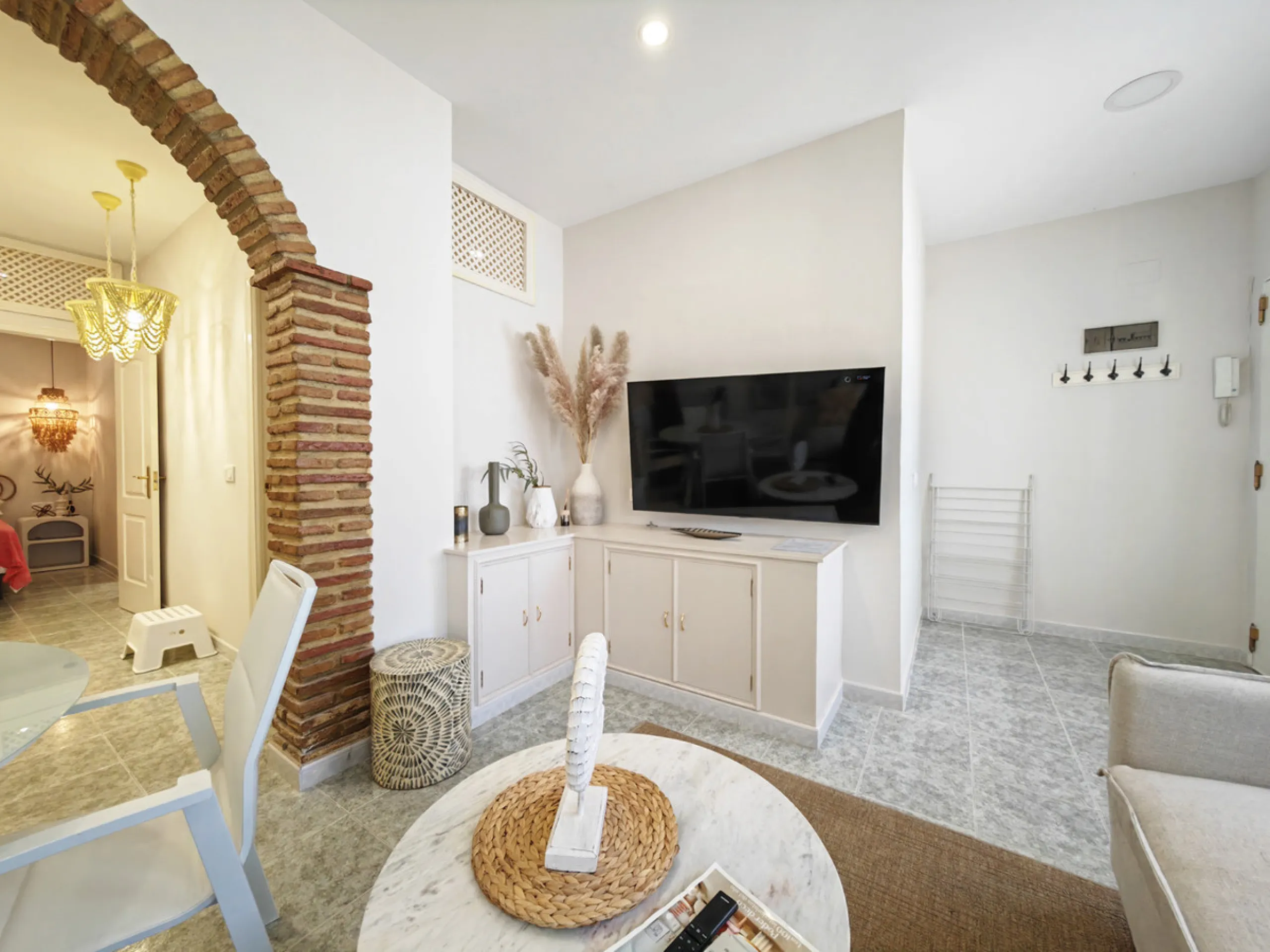 Ground Floor Apartment for sale in , Mijas Costa with 2 bedrooms, 2 bathrooms and with orientation east, with communal swimming pool and communal garden. Regarding property dimensions, it has 58 m² built and 49 m² interior. Has the following facilities fr