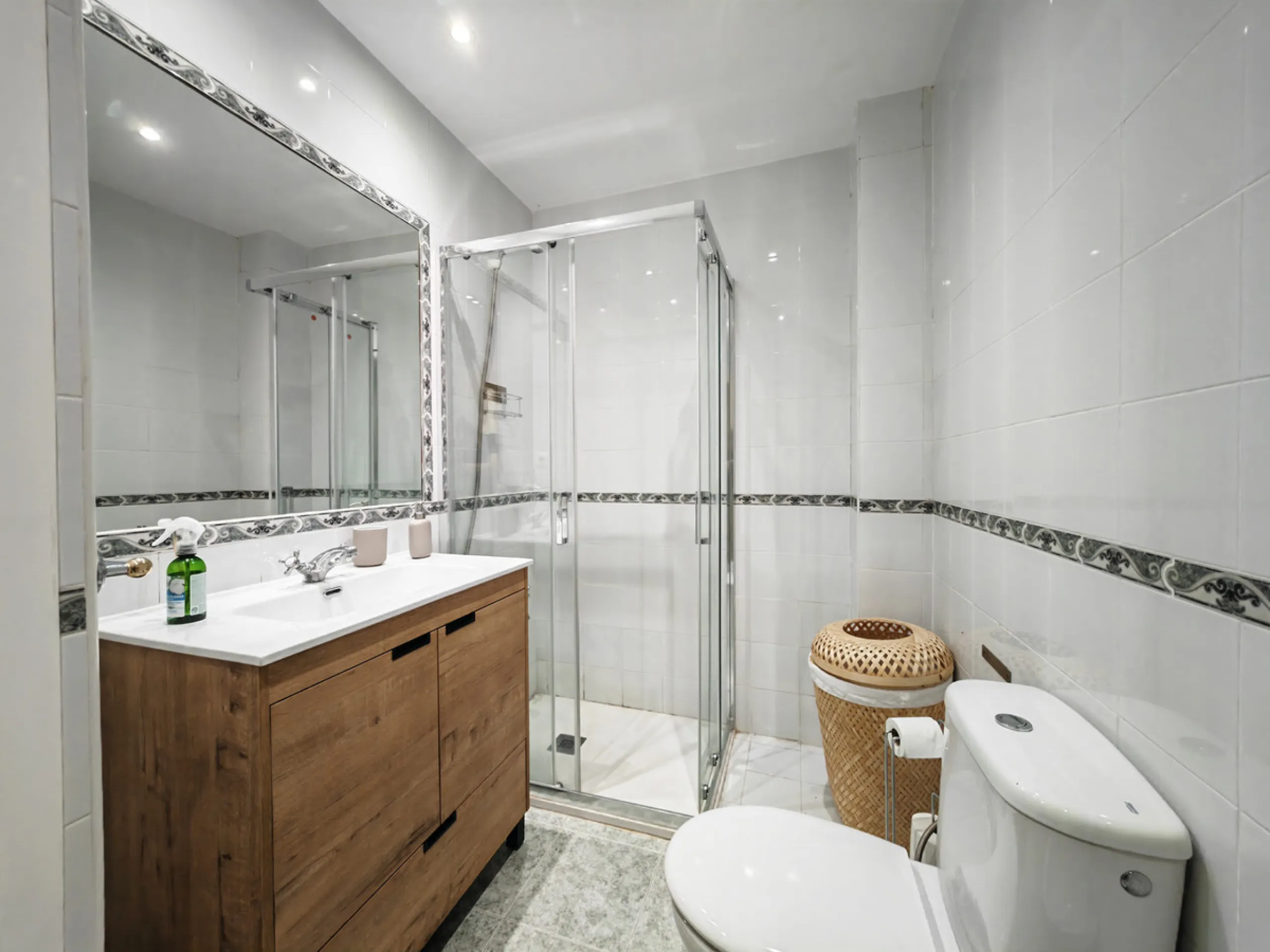 Ground Floor Apartment for sale in , Mijas Costa with 2 bedrooms, 2 bathrooms and with orientation east, with communal swimming pool and communal garden. Regarding property dimensions, it has 58 m² built and 49 m² interior. Has the following facilities fr
