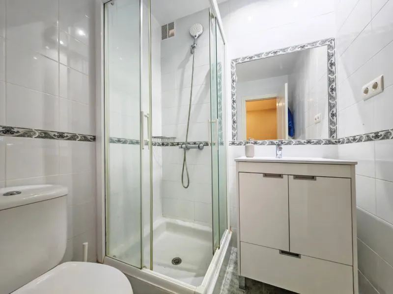 Ground Floor Apartment for sale in , Mijas Costa with 2 bedrooms, 2 bathrooms and with orientation east, with communal swimming pool and communal garden. Regarding property dimensions, it has 58 m² built and 49 m² interior. Has the following facilities fr