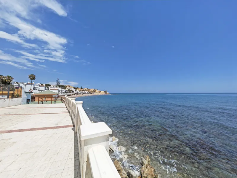 Ground Floor Apartment for sale in , Mijas Costa with 2 bedrooms, 2 bathrooms and with orientation east, with communal swimming pool and communal garden. Regarding property dimensions, it has 58 m² built and 49 m² interior. Has the following facilities fr