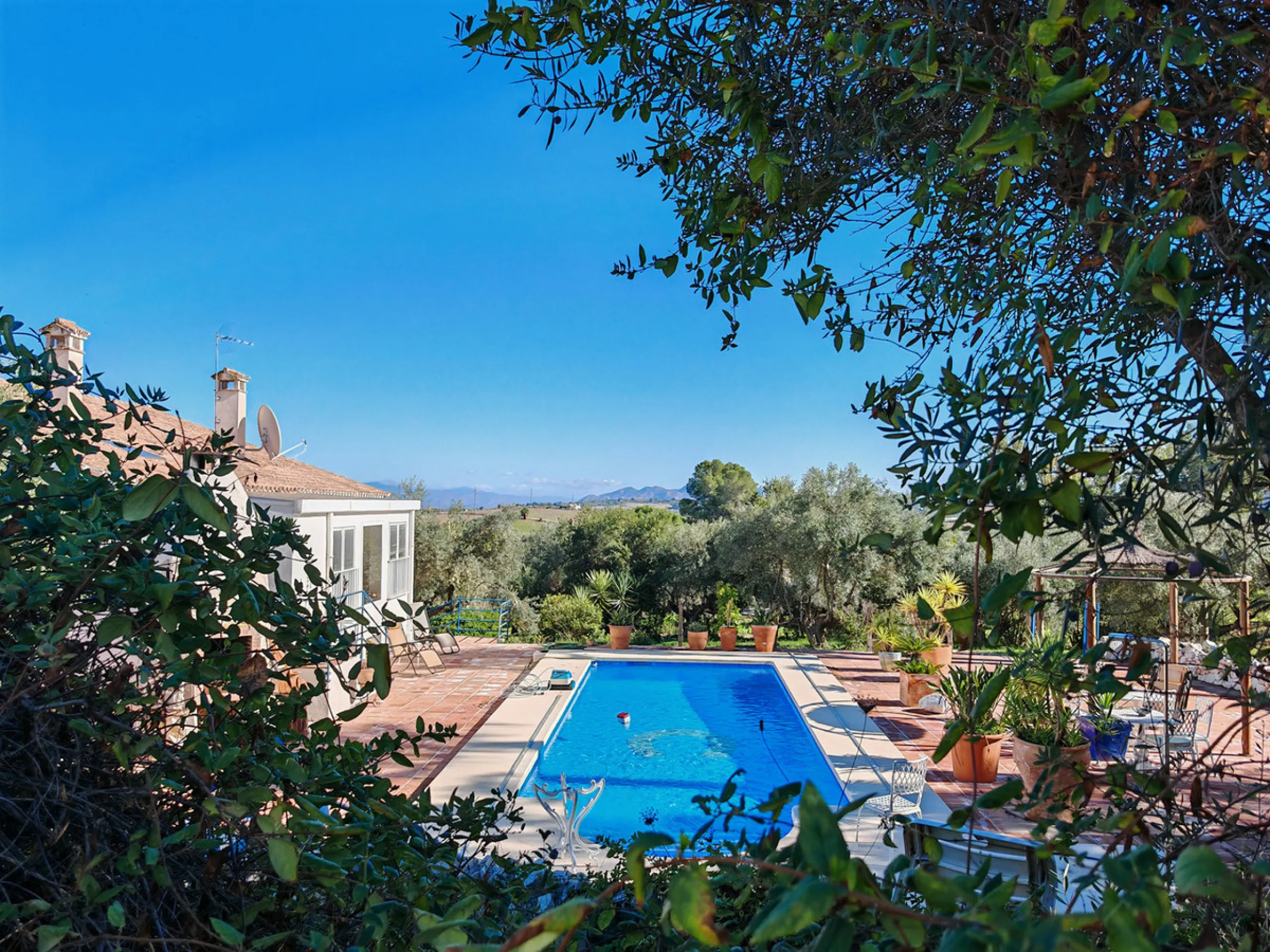 Exceptional equestrian estate for sale in Coín with four independent homes and full professional facilities.