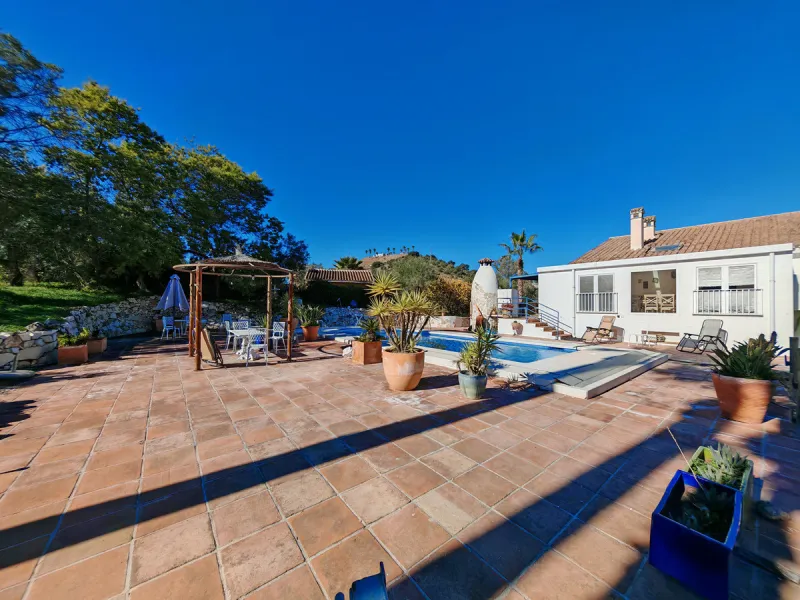 Exceptional equestrian estate for sale in Coín with four independent homes and full professional facilities.
