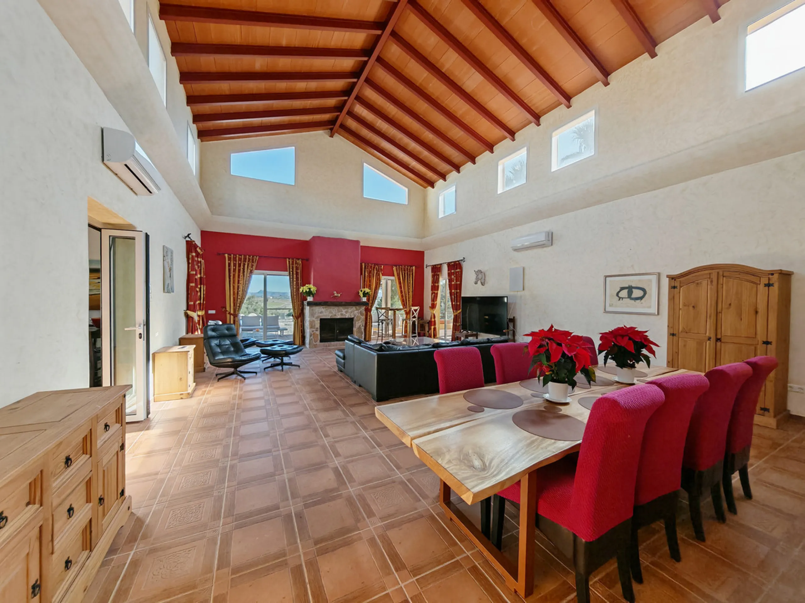 Exceptional equestrian estate for sale in Coín with four independent homes and full professional facilities.