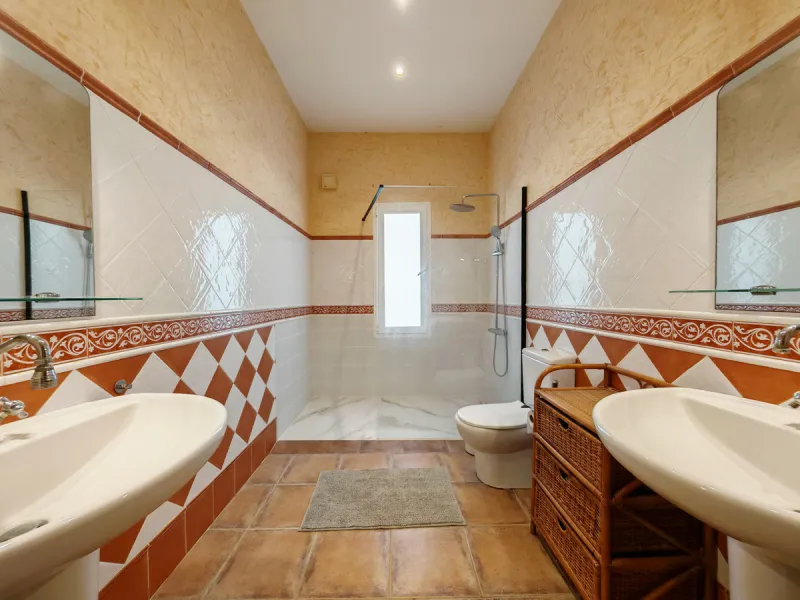 Exceptional equestrian estate for sale in Coín with four independent homes and full professional facilities.