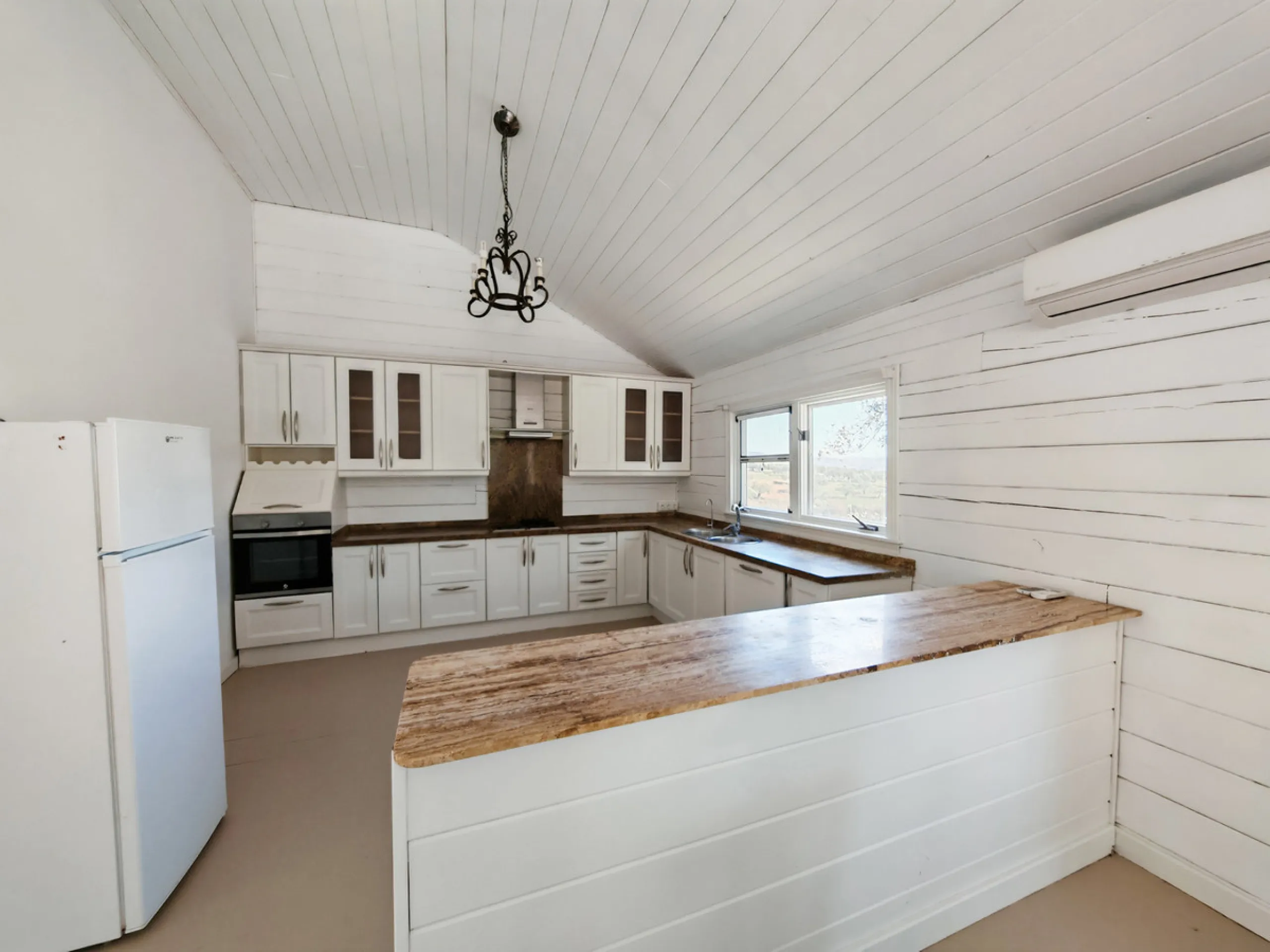 Exceptional equestrian estate for sale in Coín with four independent homes and full professional facilities.