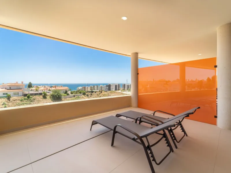 Brand new luxury south east facing apartment, located in the exclusive urbanization of Reserva del Higuerón, with 2 bedrooms, 2 bathrooms, spacious living-dining room, open plan kitchen fully furnished and equipped with electricial appliances from Bosch, 