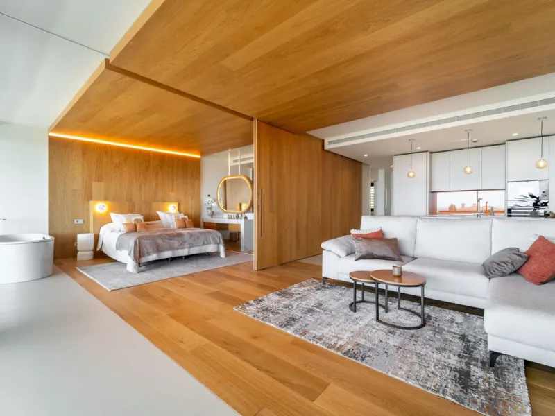 Brand new luxury south east facing apartment, located in the exclusive urbanization of Reserva del Higuerón, with 2 bedrooms, 2 bathrooms, spacious living-dining room, open plan kitchen fully furnished and equipped with electricial appliances from Bosch, 