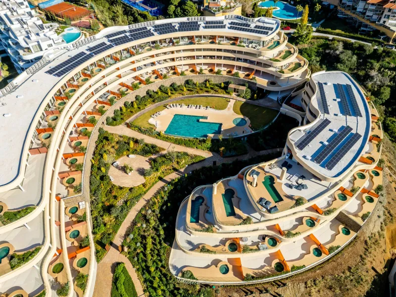Brand new luxury south east facing apartment, located in the exclusive urbanization of Reserva del Higuerón, with 2 bedrooms, 2 bathrooms, spacious living-dining room, open plan kitchen fully furnished and equipped with electricial appliances from Bosch, 