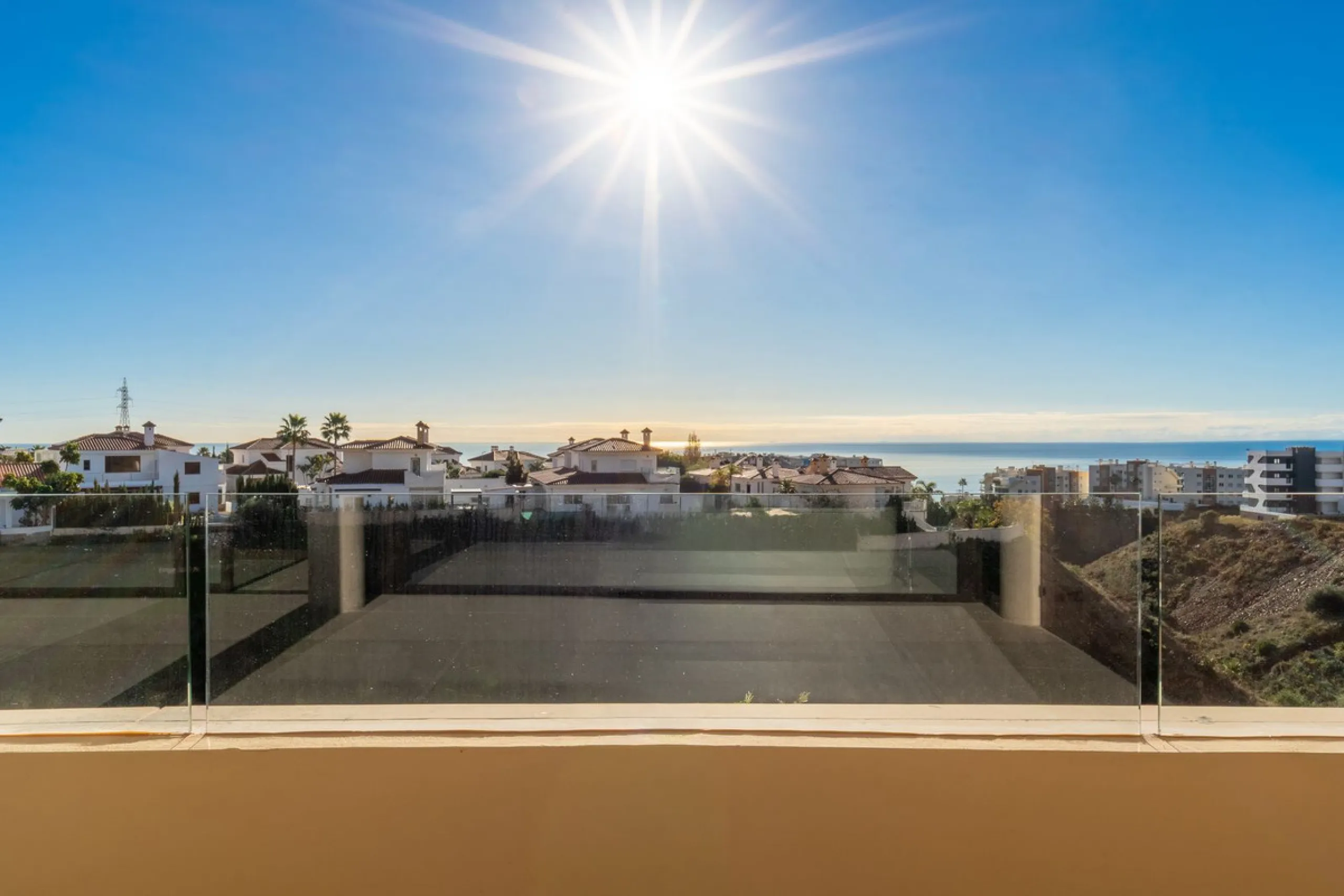 Brand new luxury south east facing apartment, located in the exclusive urbanization of Reserva del Higuerón, with 2 bedrooms, 2 bathrooms, spacious living-dining room, open plan kitchen fully furnished and equipped with electricial appliances from Bosch, 