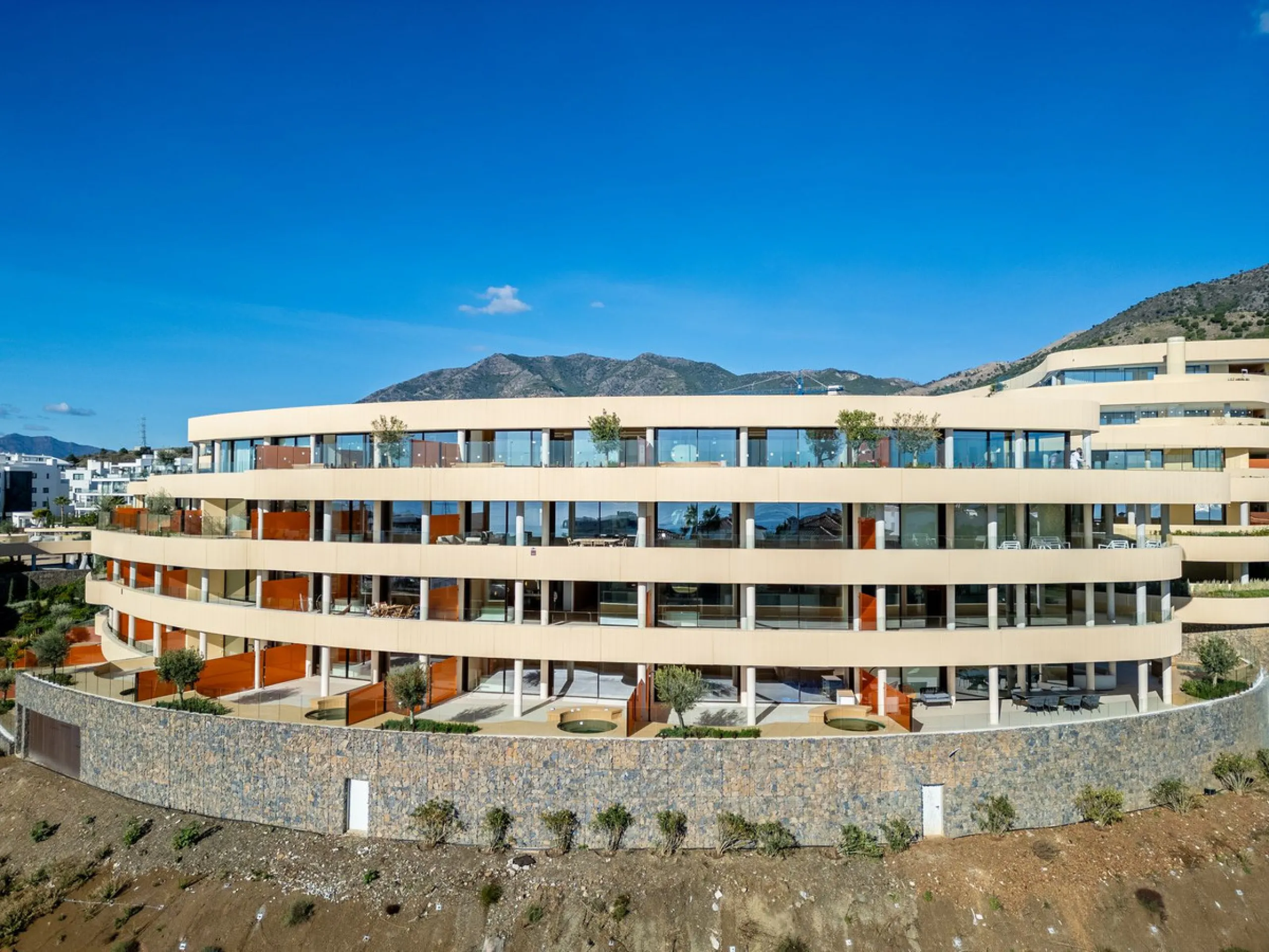 Brand new luxury south east facing apartment, located in the exclusive urbanization of Reserva del Higuerón, with 2 bedrooms, 2 bathrooms, spacious living-dining room, open plan kitchen fully furnished and equipped with electricial appliances from Bosch, 