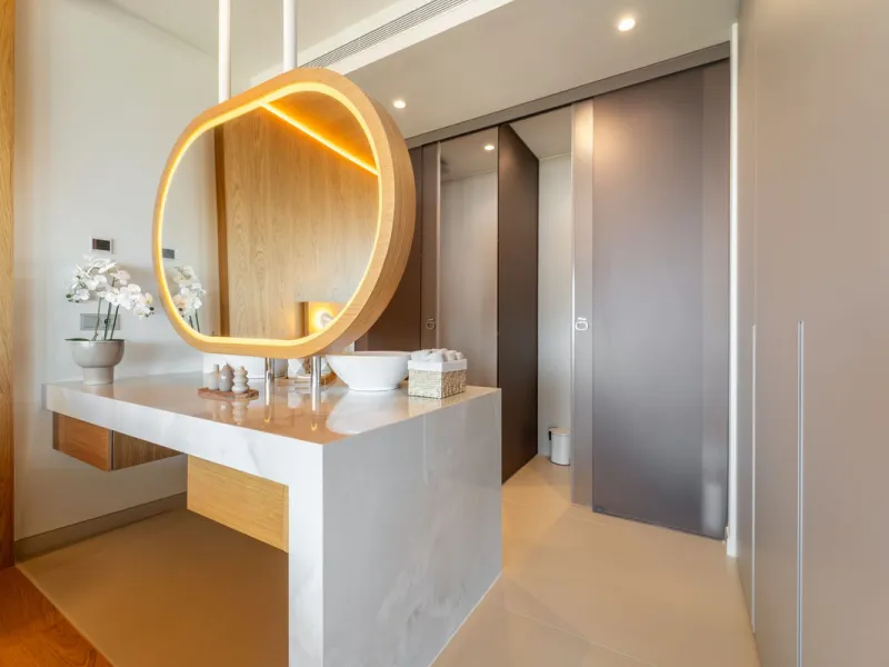Brand new luxury south east facing apartment, located in the exclusive urbanization of Reserva del Higuerón, with 2 bedrooms, 2 bathrooms, spacious living-dining room, open plan kitchen fully furnished and equipped with electricial appliances from Bosch, 