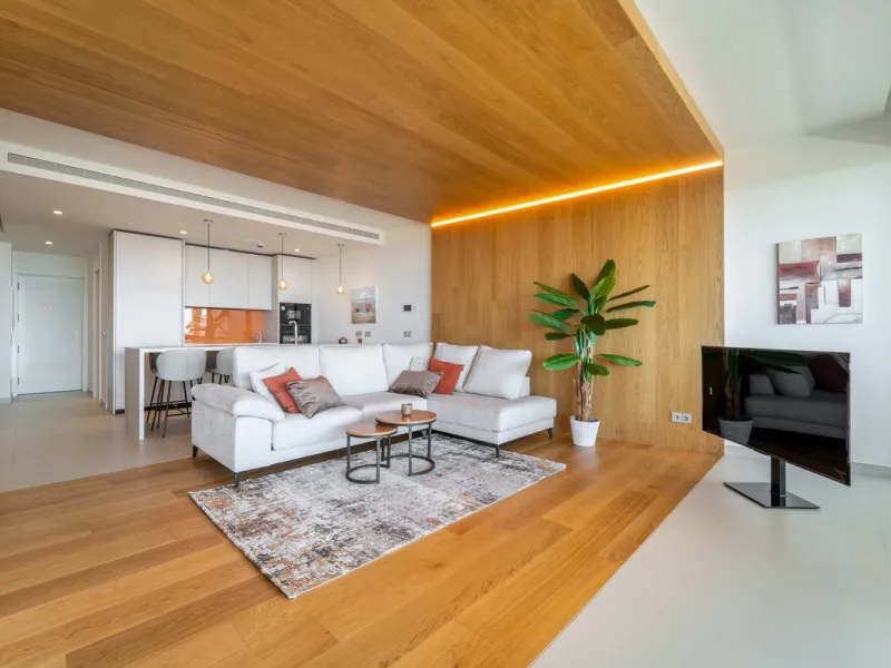 Brand new luxury south east facing apartment, located in the exclusive urbanization of Reserva del Higuerón, with 2 bedrooms, 2 bathrooms, spacious living-dining room, open plan kitchen fully furnished and equipped with electricial appliances from Bosch, 