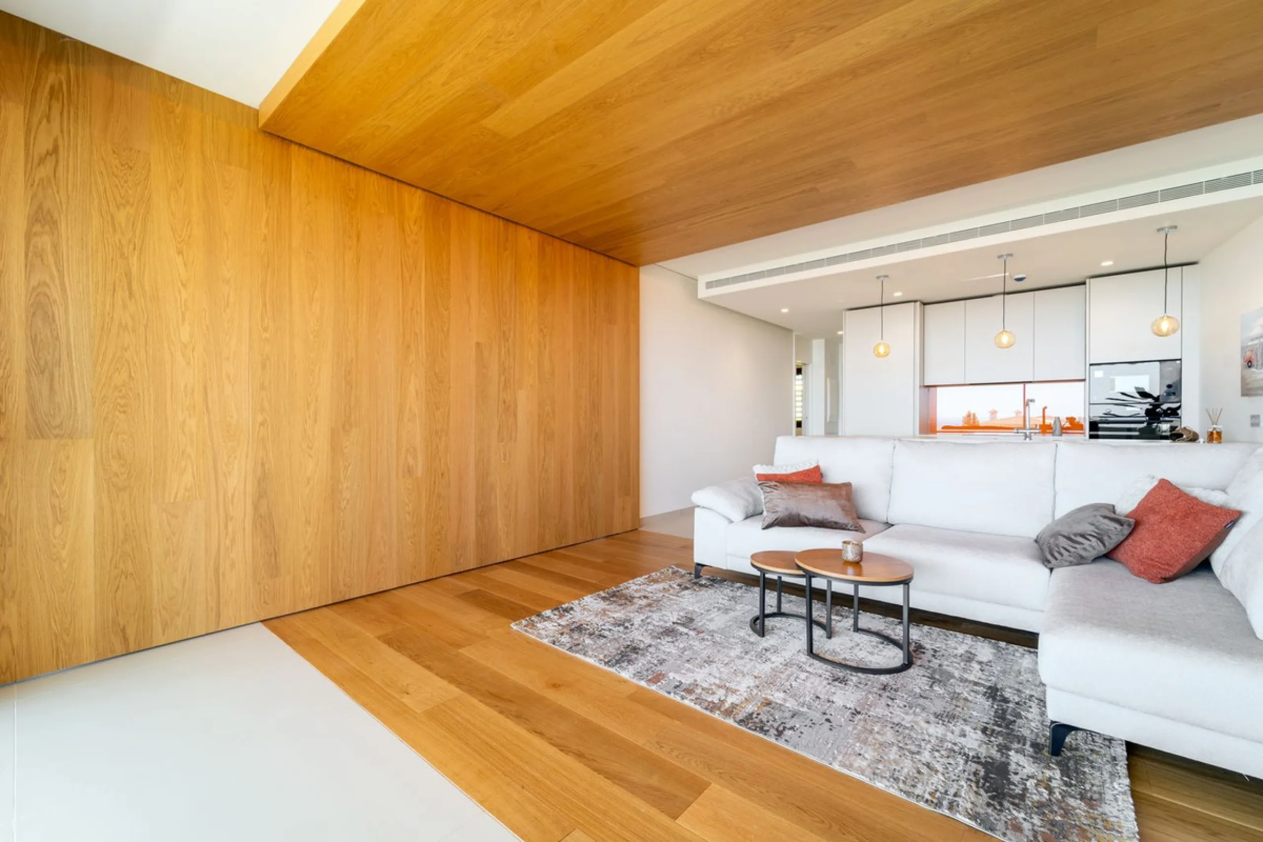 Brand new luxury south east facing apartment, located in the exclusive urbanization of Reserva del Higuerón, with 2 bedrooms, 2 bathrooms, spacious living-dining room, open plan kitchen fully furnished and equipped with electricial appliances from Bosch, 