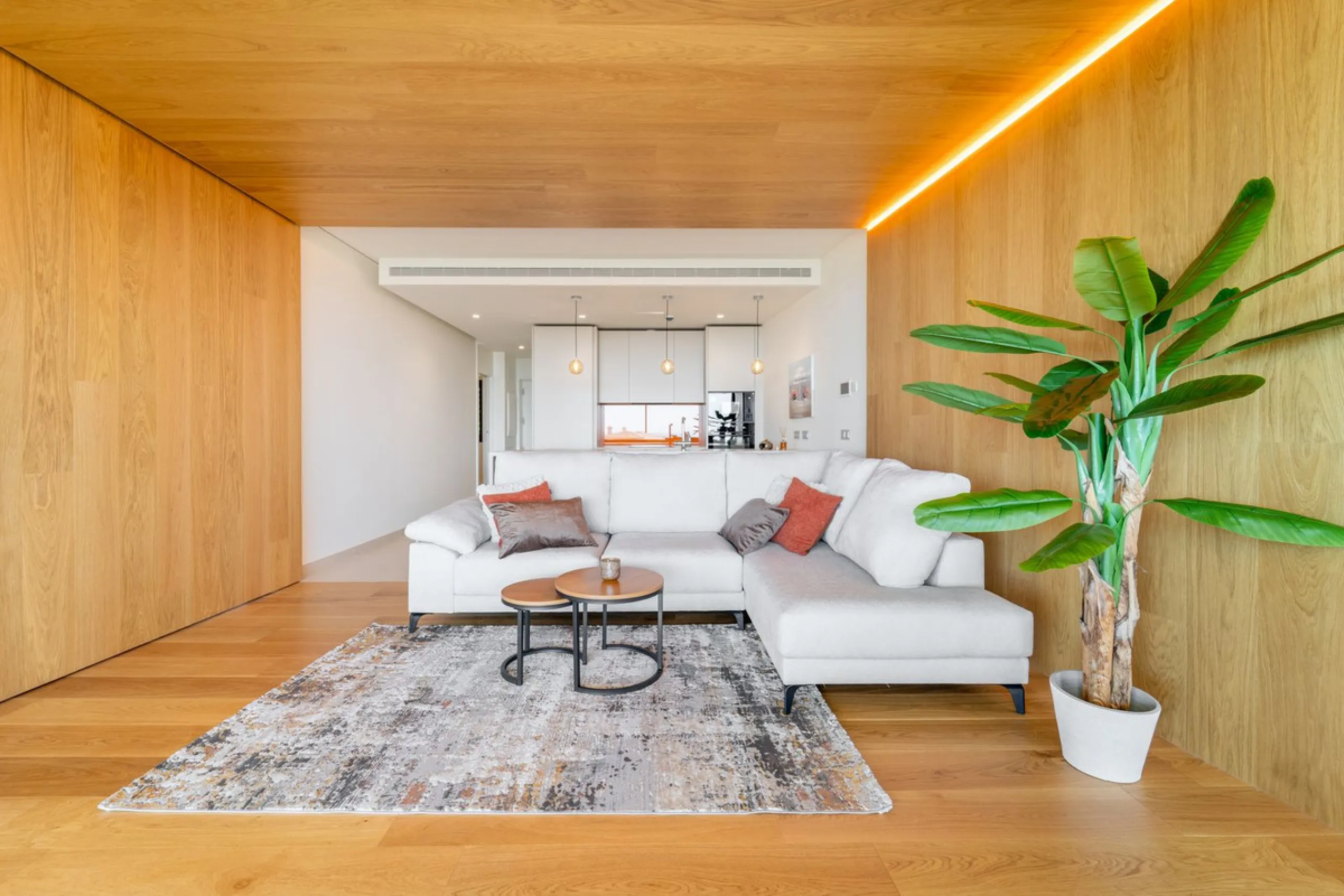 Brand new luxury south east facing apartment, located in the exclusive urbanization of Reserva del Higuerón, with 2 bedrooms, 2 bathrooms, spacious living-dining room, open plan kitchen fully furnished and equipped with electricial appliances from Bosch, 
