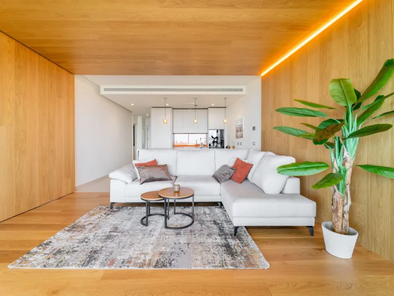 Brand new luxury south east facing apartment, located in the exclusive urbanization of Reserva del Higuerón, with 2 bedrooms, 2 bathrooms, spacious living-dining room, open plan kitchen fully furnished and equipped with electricial appliances from Bosch, 