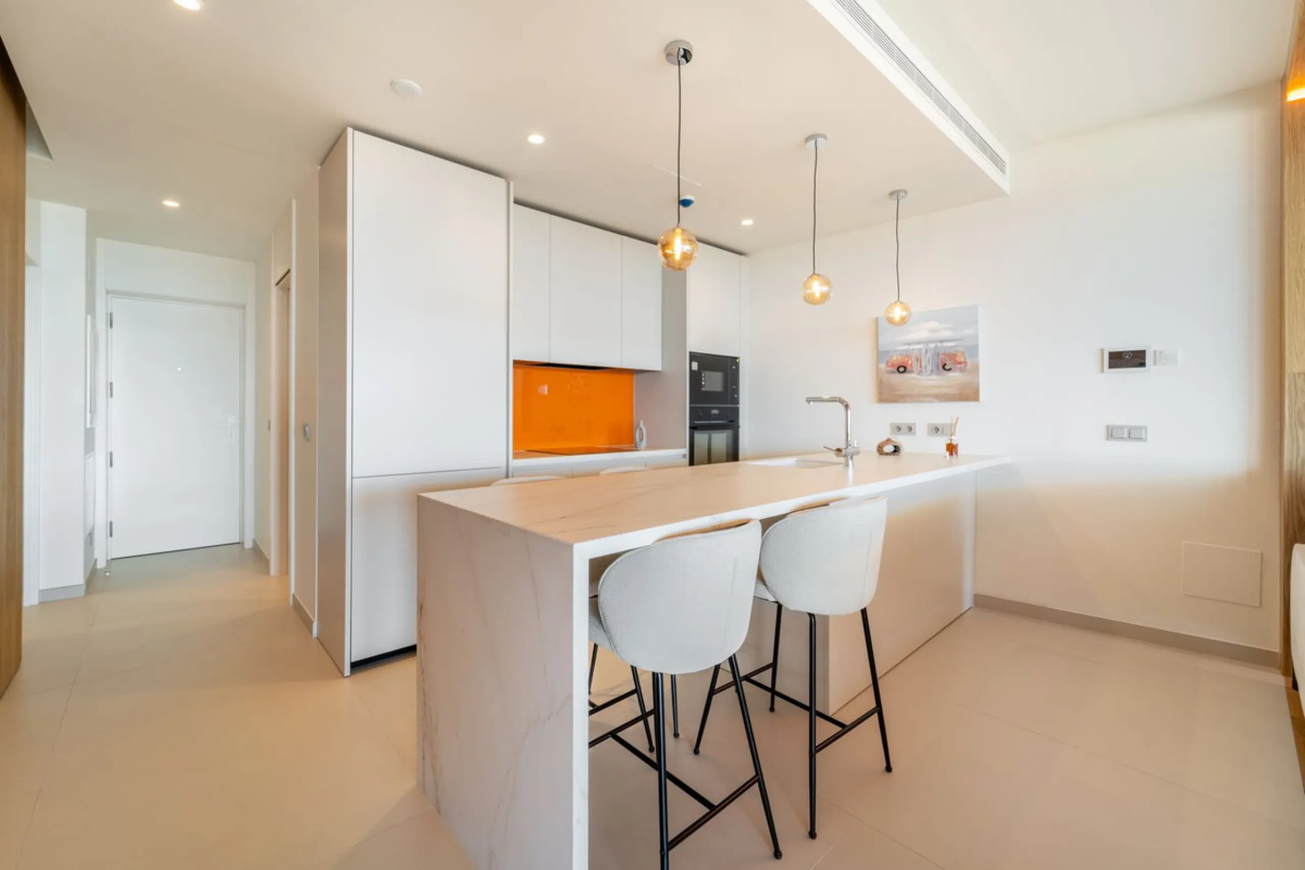 Brand new luxury south east facing apartment, located in the exclusive urbanization of Reserva del Higuerón, with 2 bedrooms, 2 bathrooms, spacious living-dining room, open plan kitchen fully furnished and equipped with electricial appliances from Bosch, 