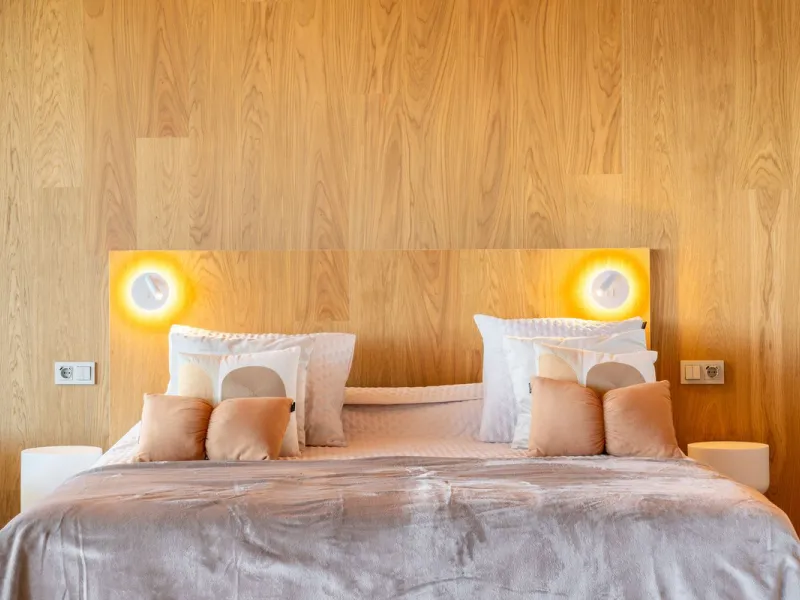Brand new luxury south east facing apartment, located in the exclusive urbanization of Reserva del Higuerón, with 2 bedrooms, 2 bathrooms, spacious living-dining room, open plan kitchen fully furnished and equipped with electricial appliances from Bosch, 