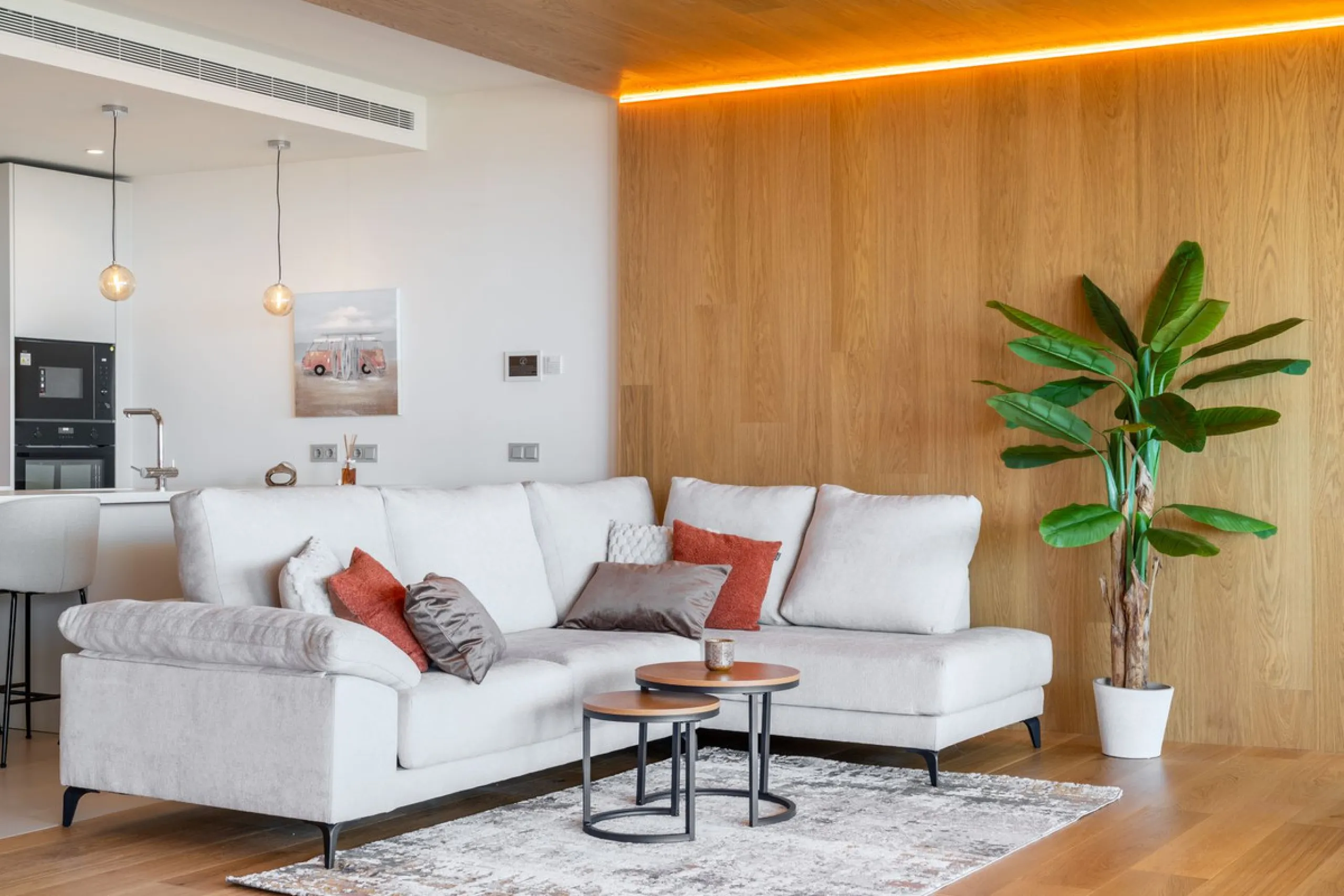 Brand new luxury south east facing apartment, located in the exclusive urbanization of Reserva del Higuerón, with 2 bedrooms, 2 bathrooms, spacious living-dining room, open plan kitchen fully furnished and equipped with electricial appliances from Bosch, 