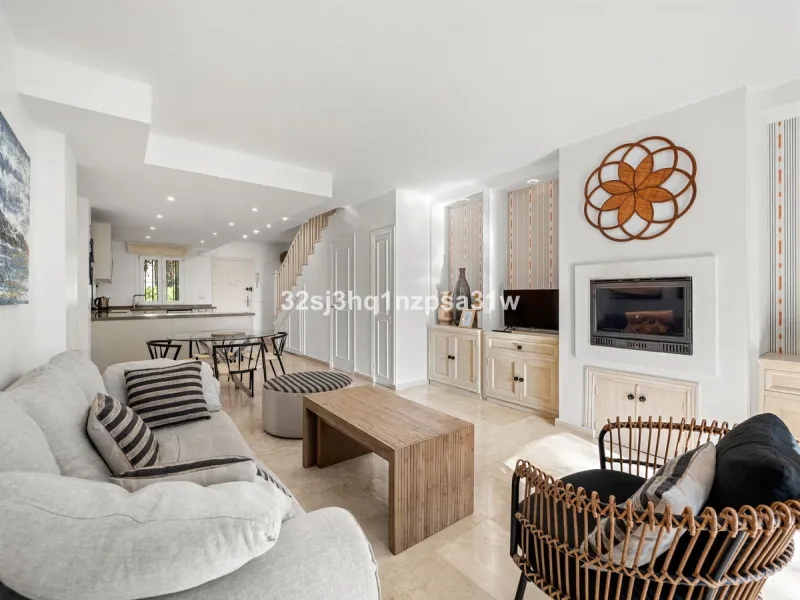 NEW EXCLUSIVE LISTING - SOLE AGENCY