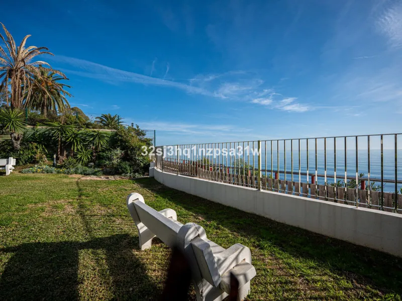NEW EXCLUSIVE LISTING - SOLE AGENCY