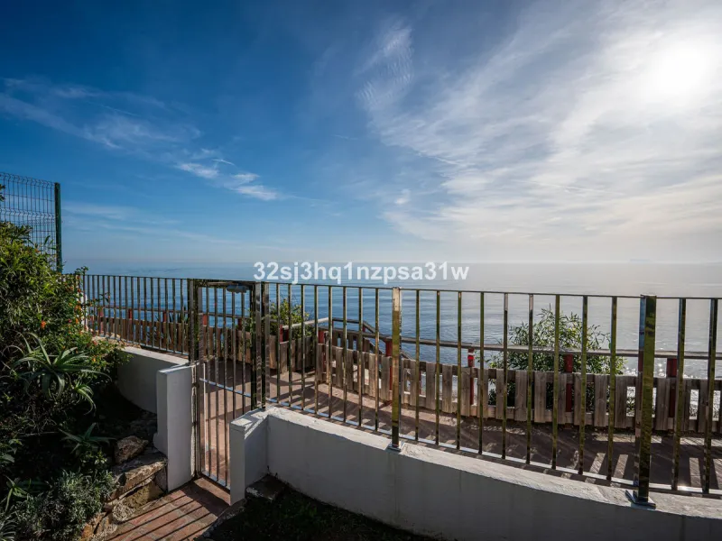 NEW EXCLUSIVE LISTING - SOLE AGENCY