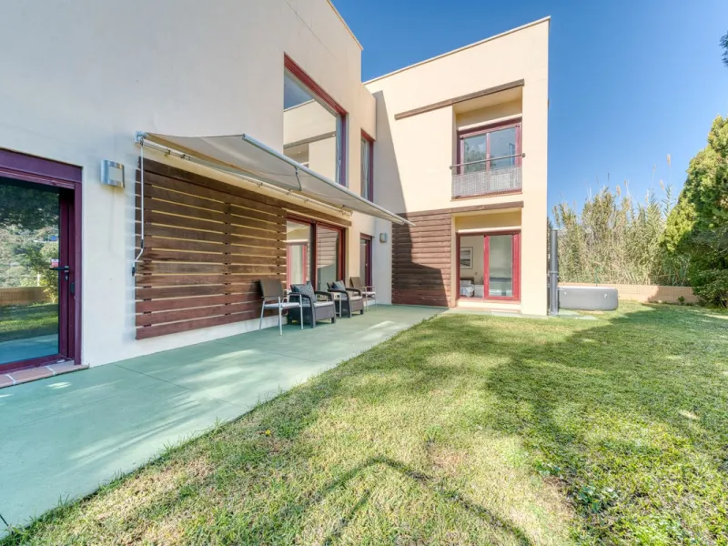 This Luxurious Spacious Fully Detached Villa in an Oasis of Tranquillity with Luxury Resort Amenities