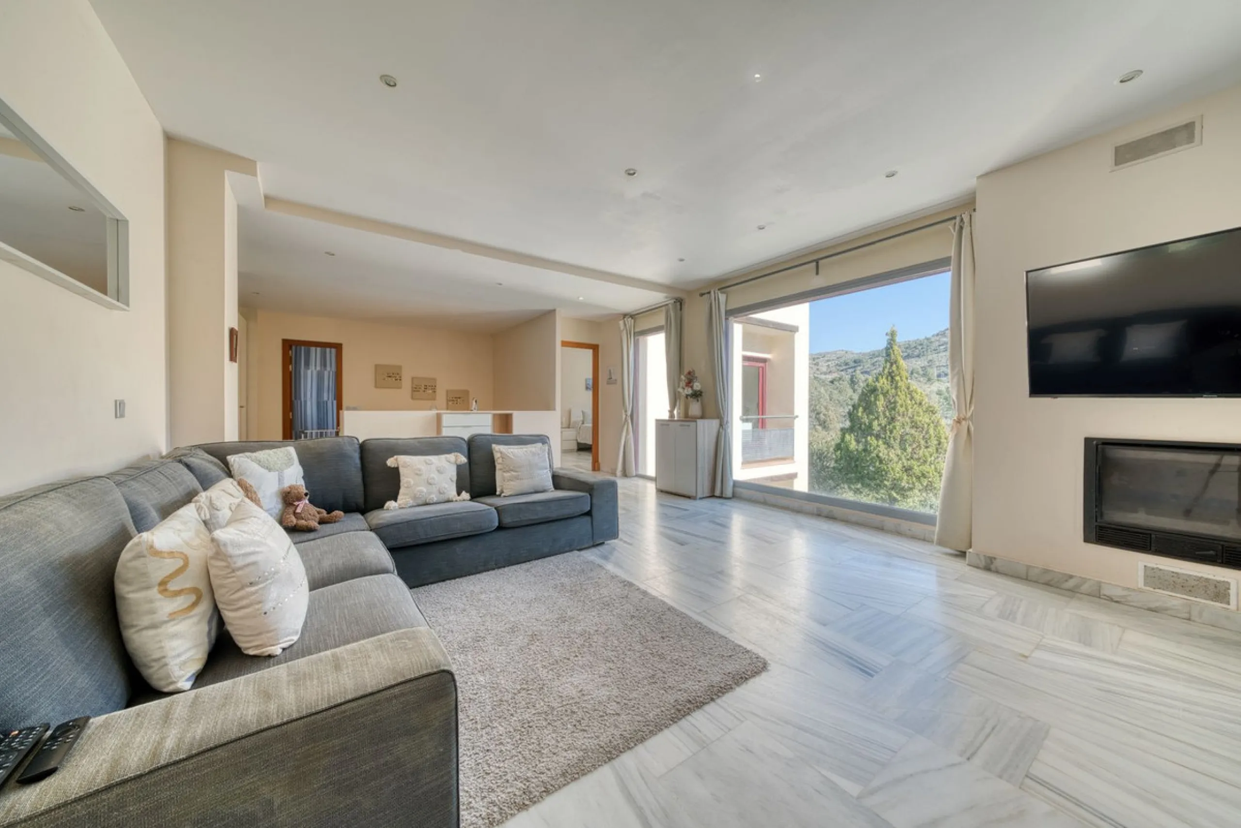 This Luxurious Spacious Fully Detached Villa in an Oasis of Tranquillity with Luxury Resort Amenities