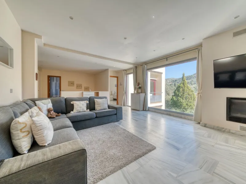 This Luxurious Spacious Fully Detached Villa in an Oasis of Tranquillity with Luxury Resort Amenities