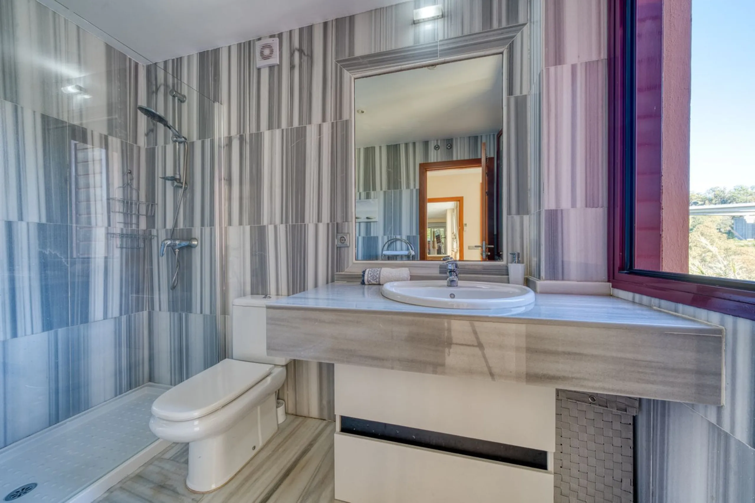 This Luxurious Spacious Fully Detached Villa in an Oasis of Tranquillity with Luxury Resort Amenities