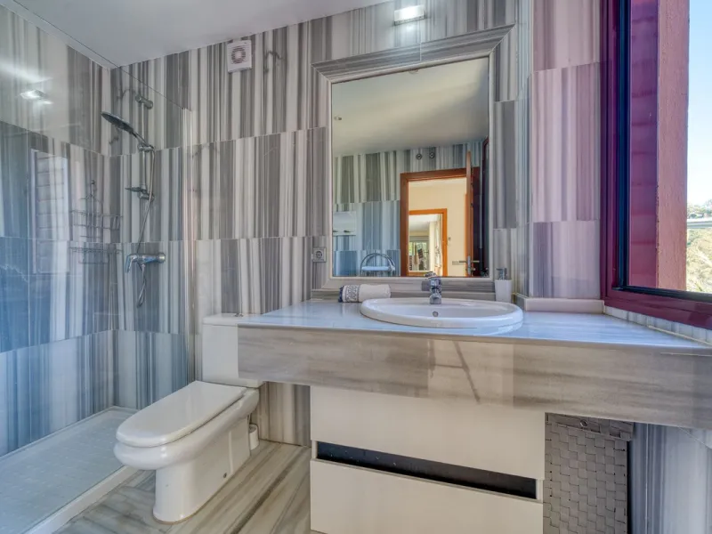 This Luxurious Spacious Fully Detached Villa in an Oasis of Tranquillity with Luxury Resort Amenities