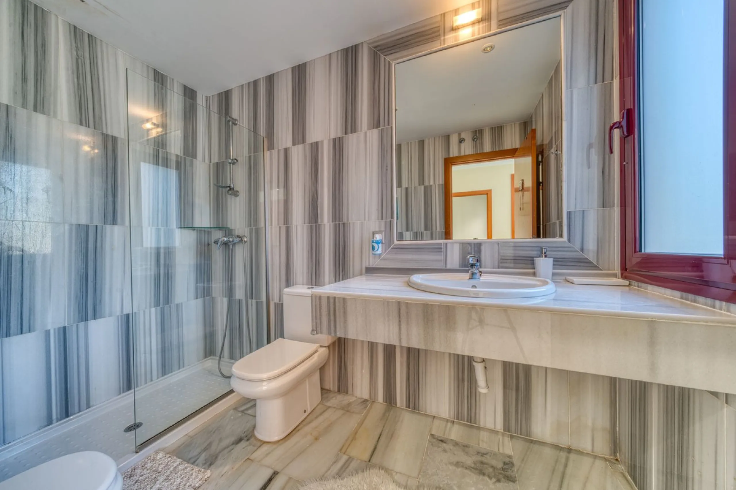 This Luxurious Spacious Fully Detached Villa in an Oasis of Tranquillity with Luxury Resort Amenities