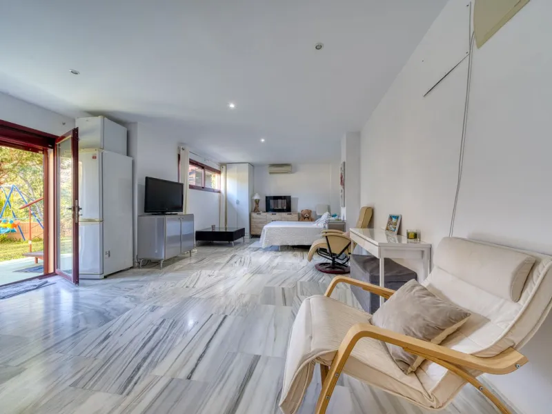 This Luxurious Spacious Fully Detached Villa in an Oasis of Tranquillity with Luxury Resort Amenities