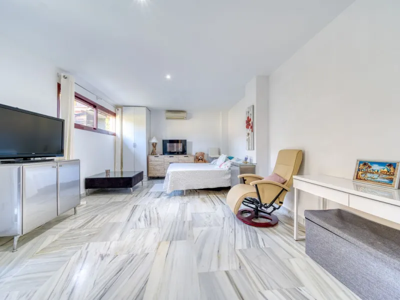 This Luxurious Spacious Fully Detached Villa in an Oasis of Tranquillity with Luxury Resort Amenities