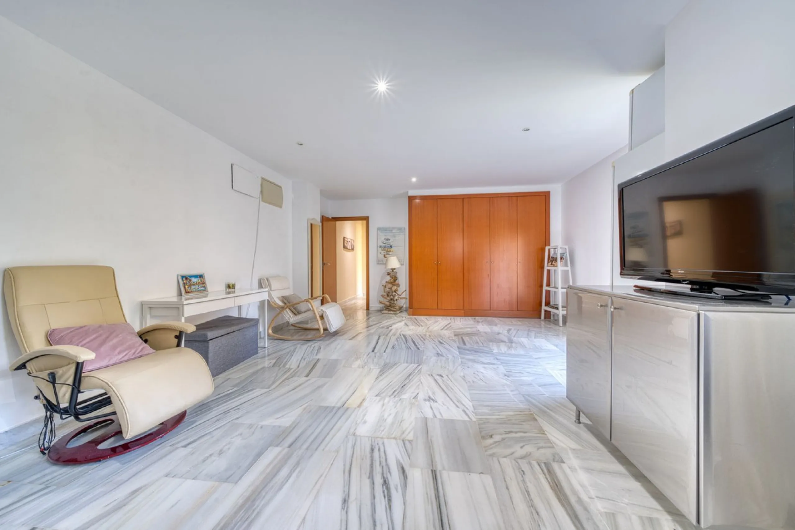 This Luxurious Spacious Fully Detached Villa in an Oasis of Tranquillity with Luxury Resort Amenities