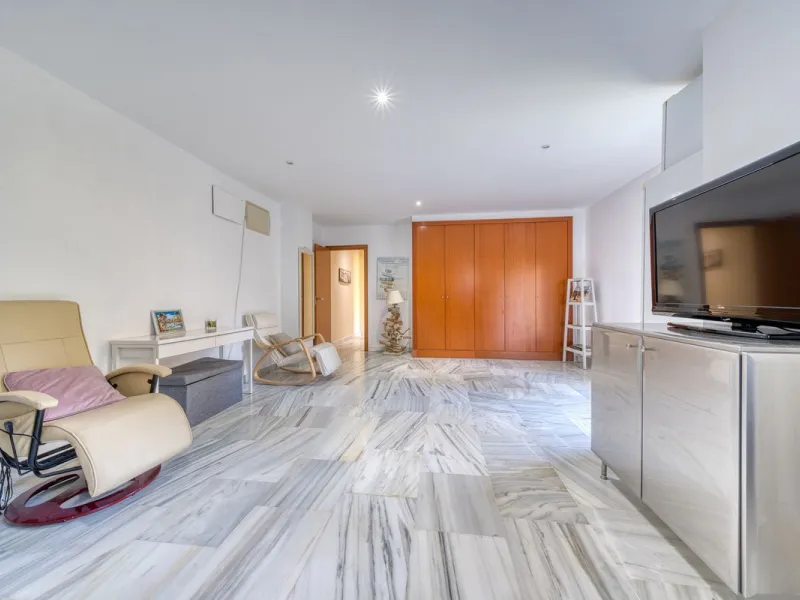 This Luxurious Spacious Fully Detached Villa in an Oasis of Tranquillity with Luxury Resort Amenities