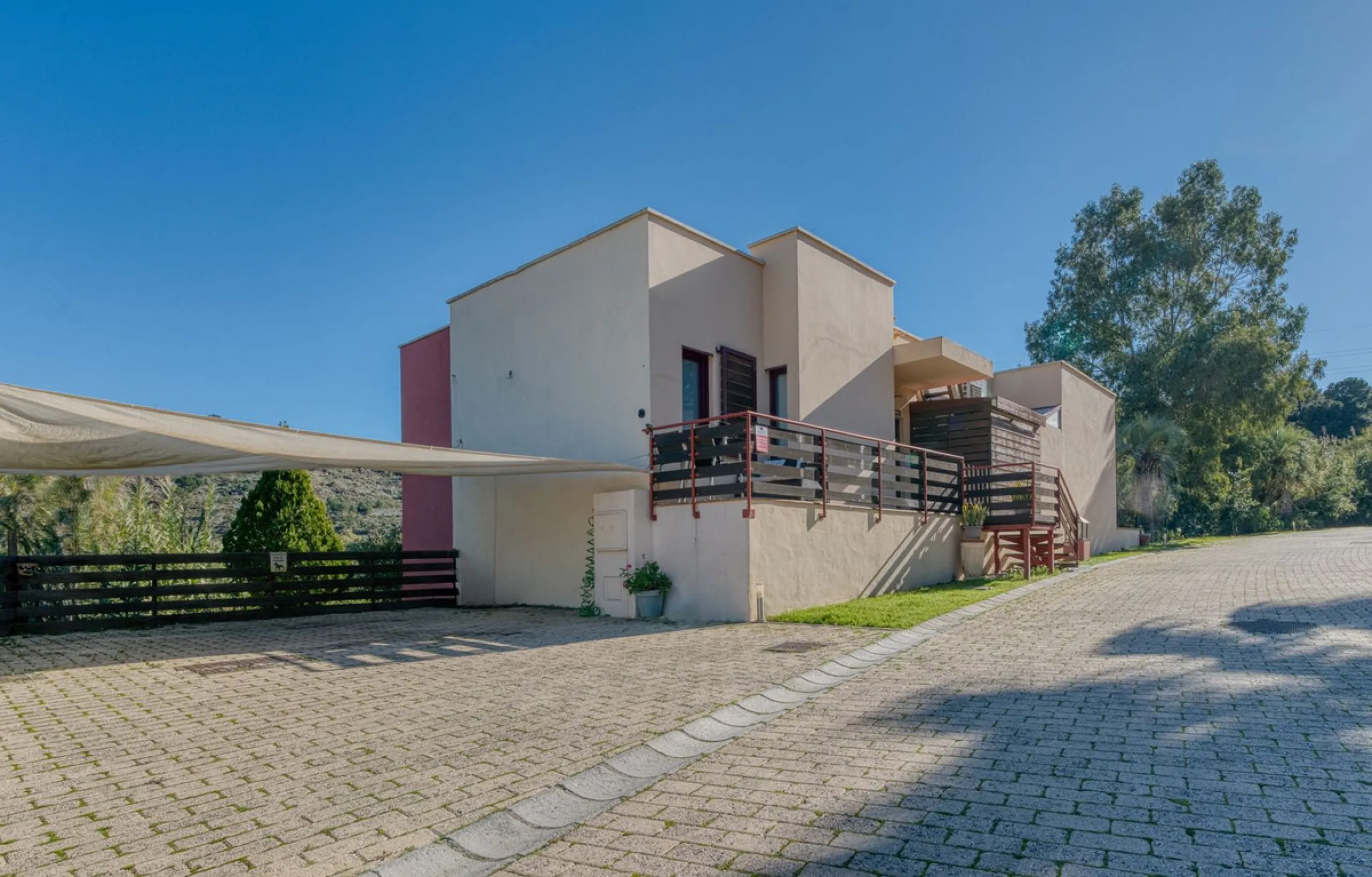 This Luxurious Spacious Fully Detached Villa in an Oasis of Tranquillity with Luxury Resort Amenities