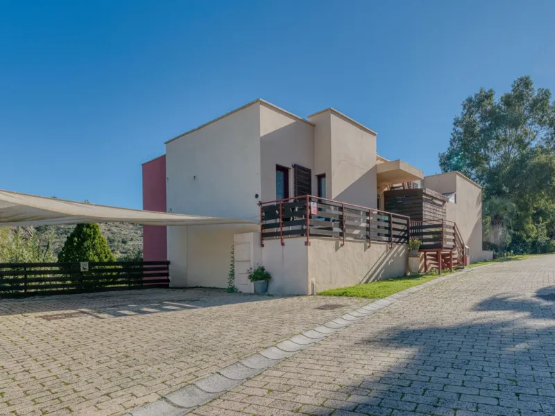 This Luxurious Spacious Fully Detached Villa in an Oasis of Tranquillity with Luxury Resort Amenities