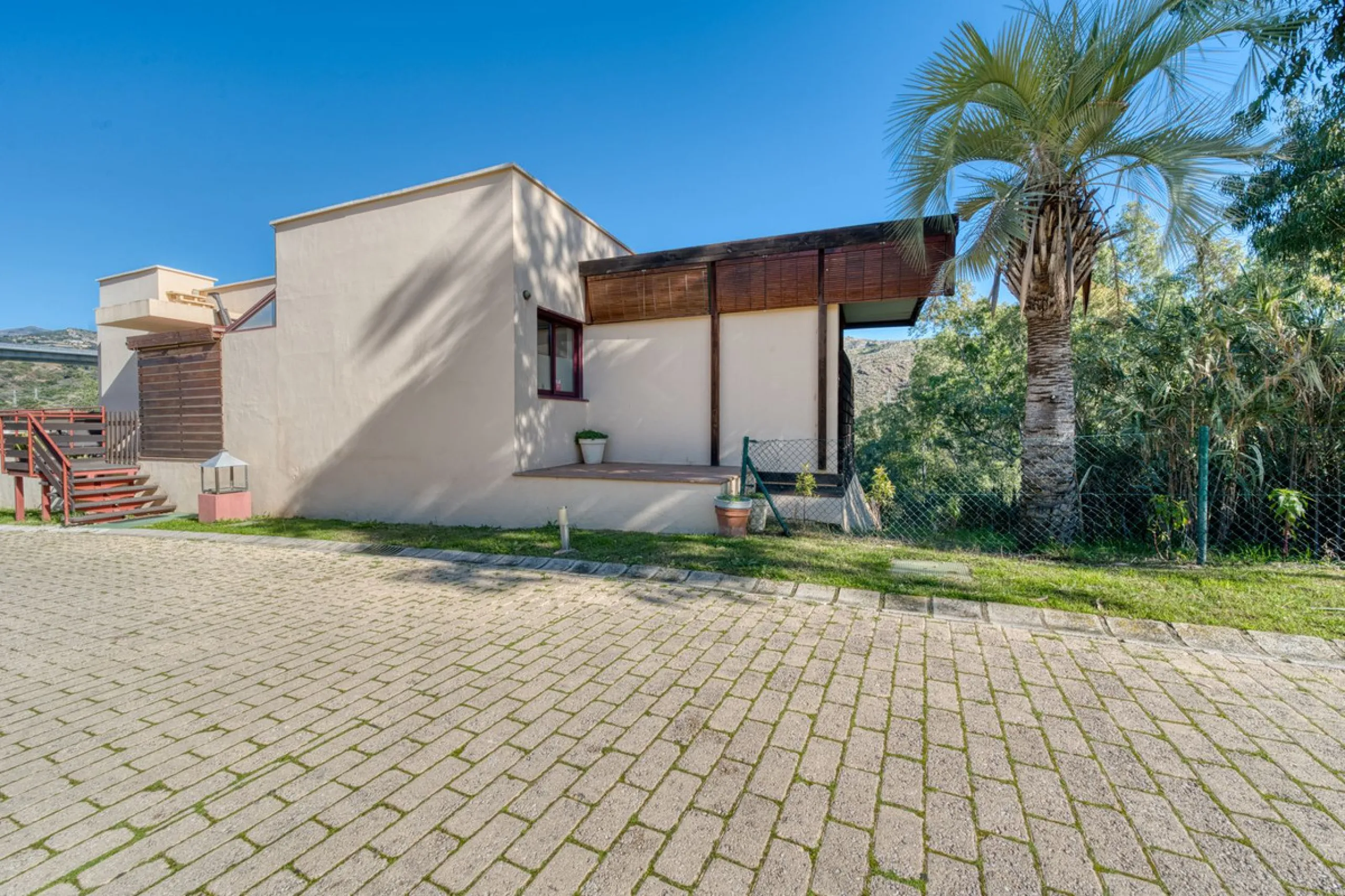 This Luxurious Spacious Fully Detached Villa in an Oasis of Tranquillity with Luxury Resort Amenities