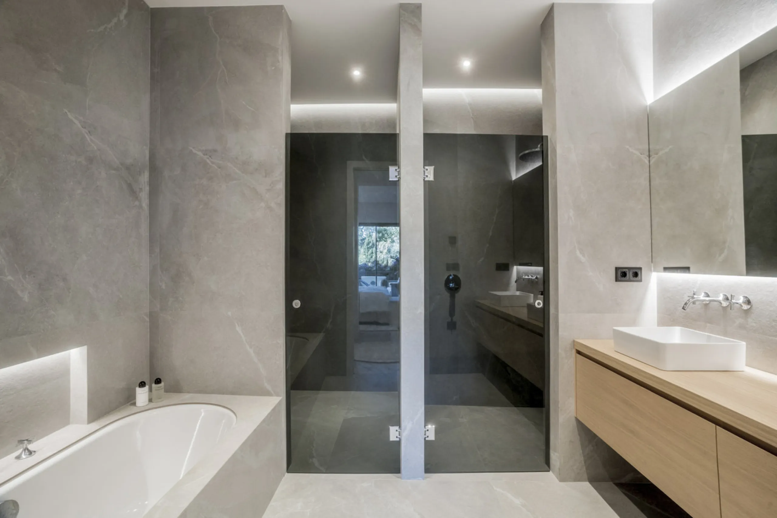 Apartment - Ground Floor Apartment в продаже в Marbella, Málaga. В доме 3 спален и 3 ванных комнат. Площадь дома 145 м²