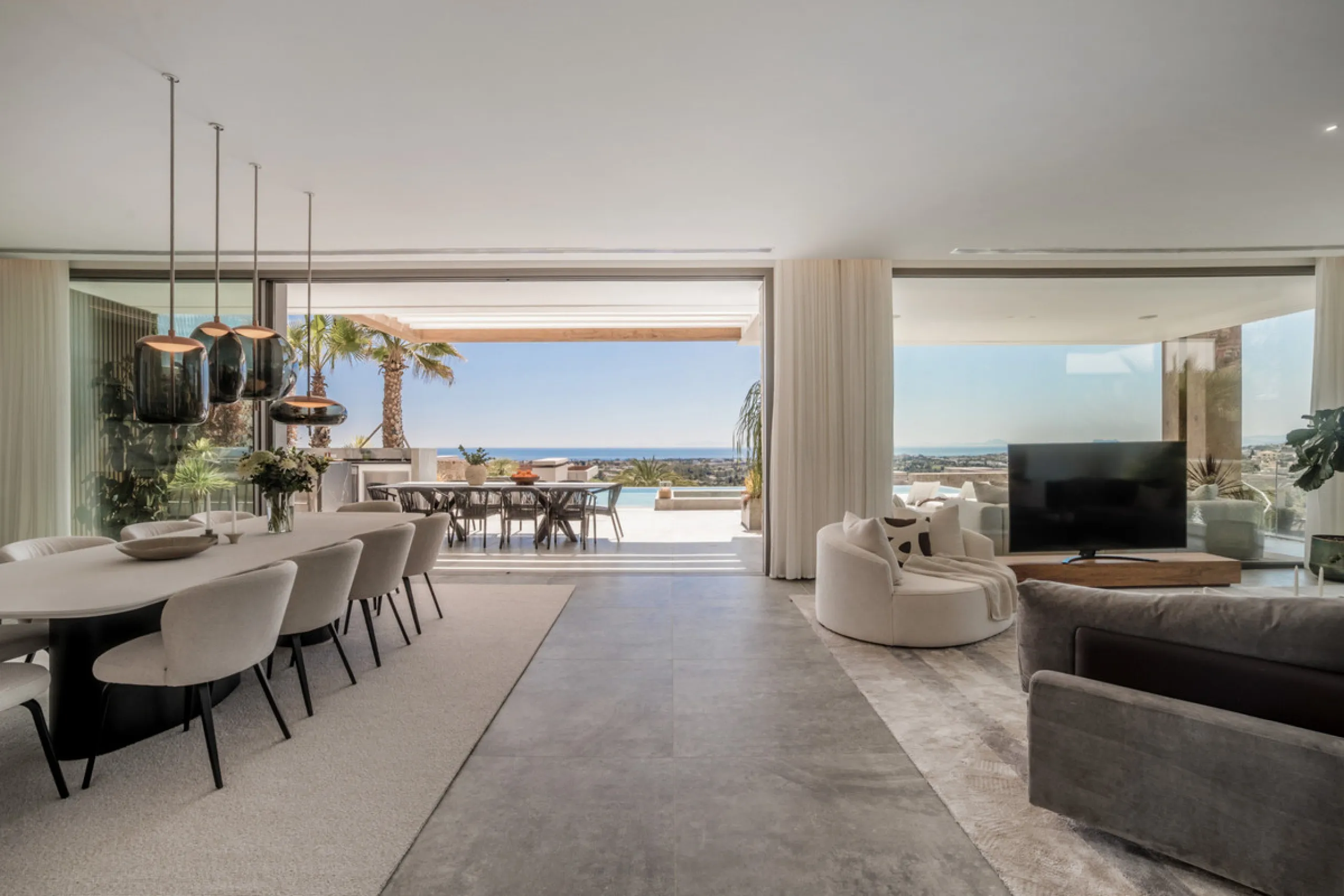 House - Detached Villa в продаже в Benahavís, Málaga. В доме 6 спален и 9 ванных комнат. Площадь дома 943 м². Площадь участка 960 м²
