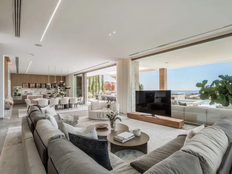 House - Detached Villa в продаже в Benahavís, Málaga. В доме 6 спален и 9 ванных комнат. Площадь дома 943 м². Площадь участка 960 м²