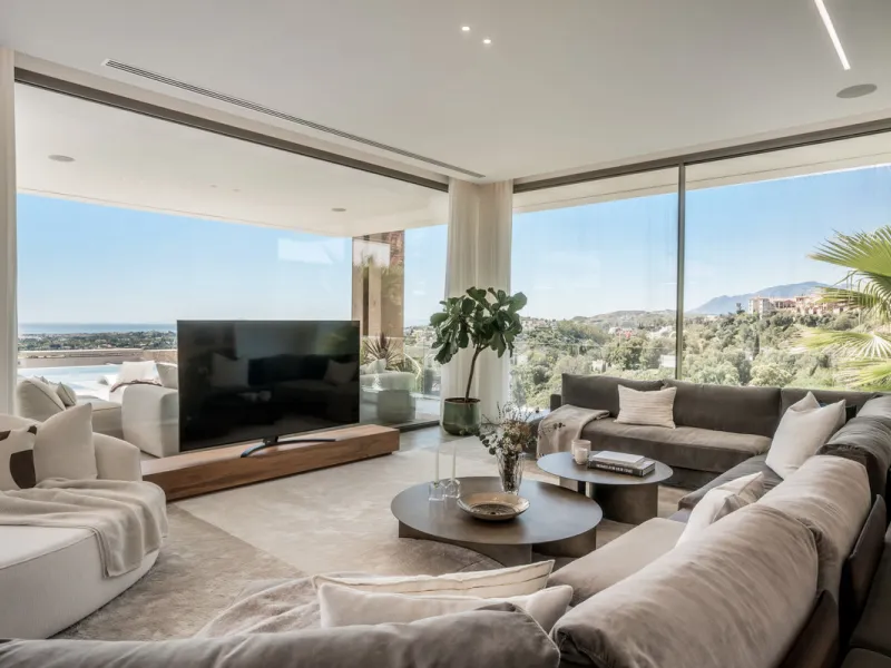 House - Detached Villa в продаже в Benahavís, Málaga. В доме 6 спален и 9 ванных комнат. Площадь дома 943 м². Площадь участка 960 м²