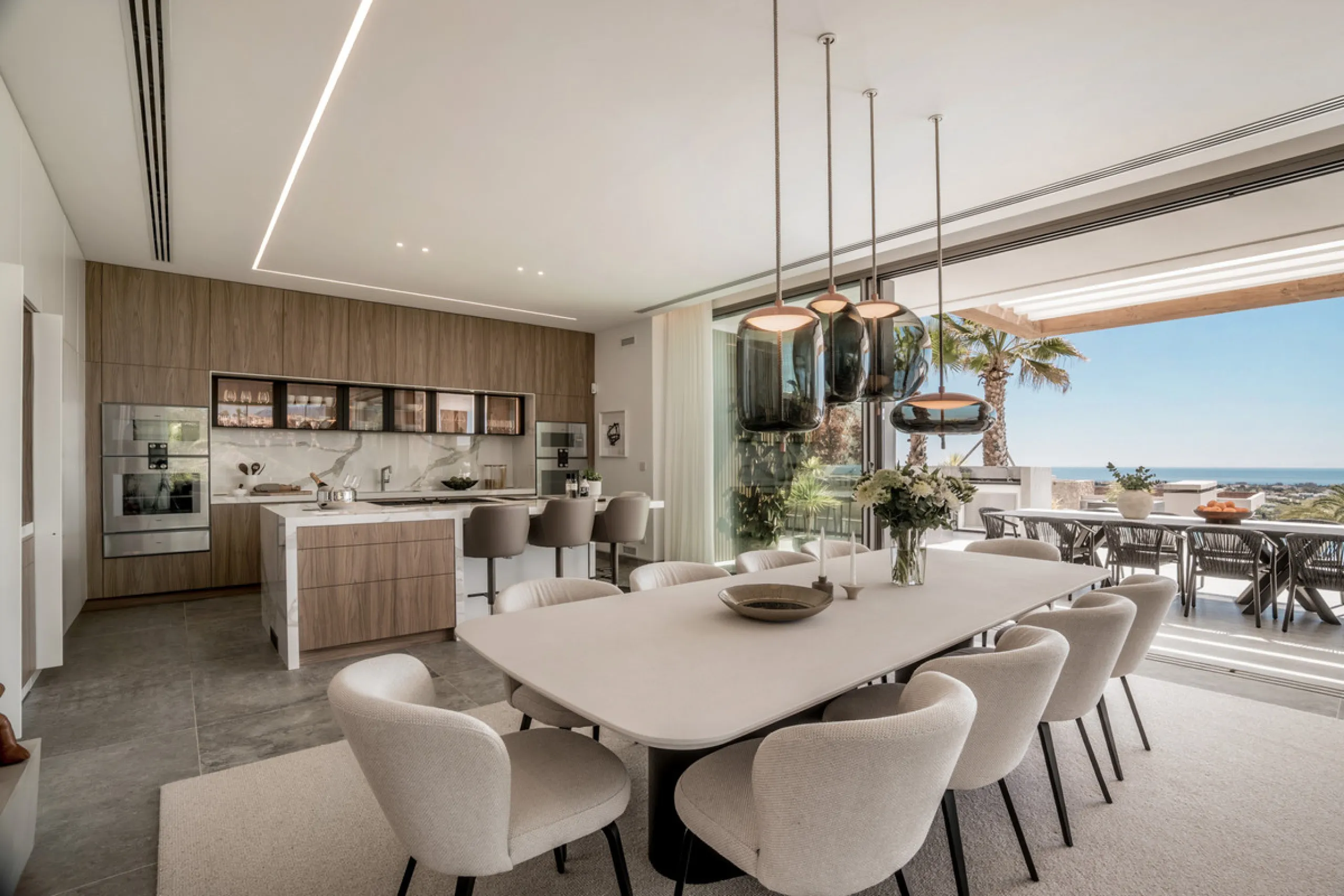 House - Detached Villa в продаже в Benahavís, Málaga. В доме 6 спален и 9 ванных комнат. Площадь дома 943 м². Площадь участка 960 м²