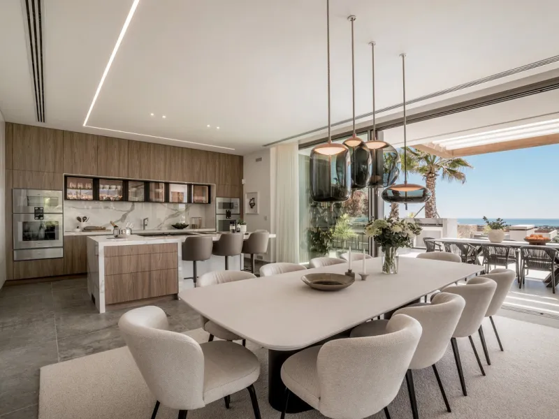 House - Detached Villa в продаже в Benahavís, Málaga. В доме 6 спален и 9 ванных комнат. Площадь дома 943 м². Площадь участка 960 м²