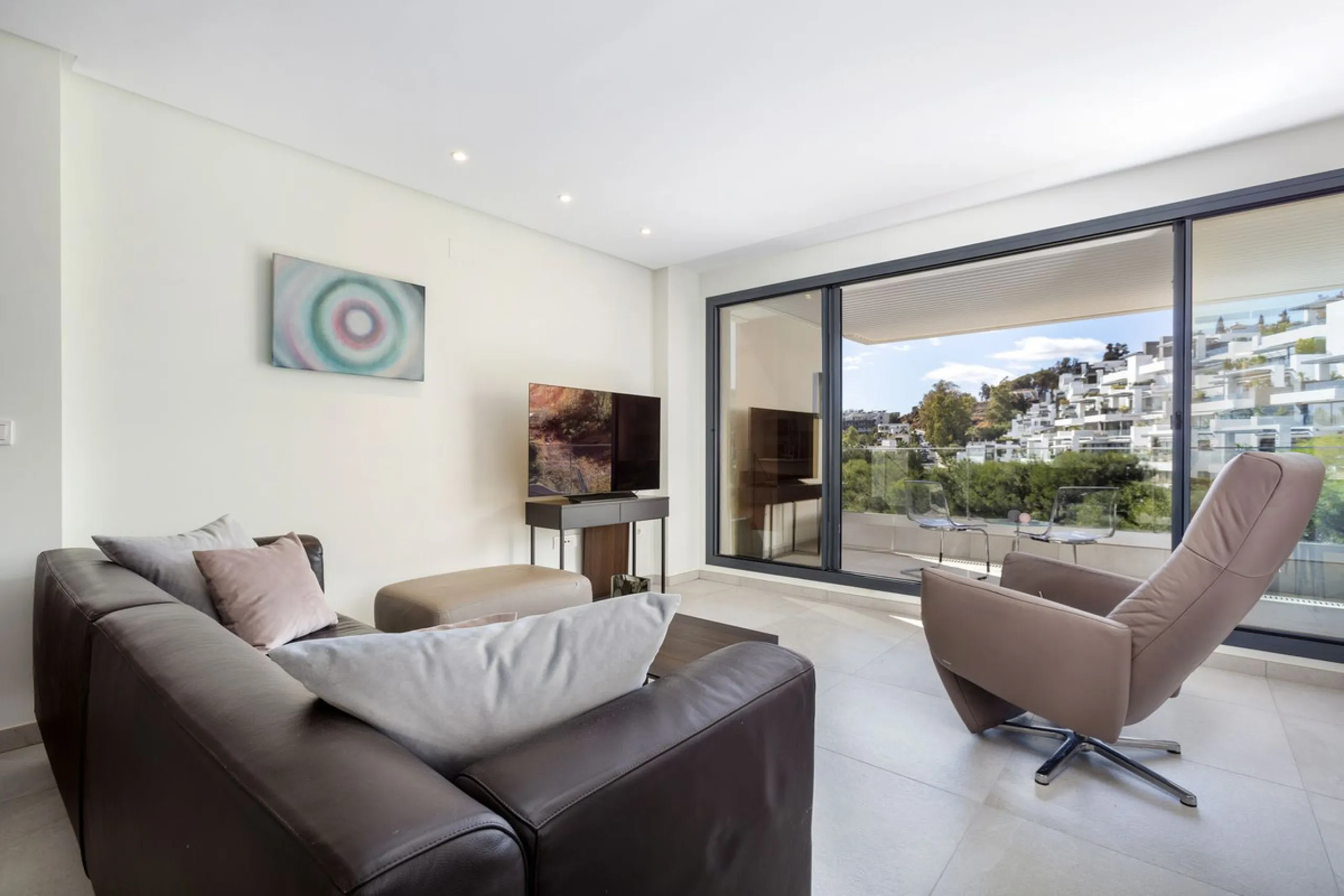 Apartment - Middle Floor Apartment в продаже в Marbella, Málaga. В доме 2 спален и 2 ванных комнат. Площадь дома 74 м²