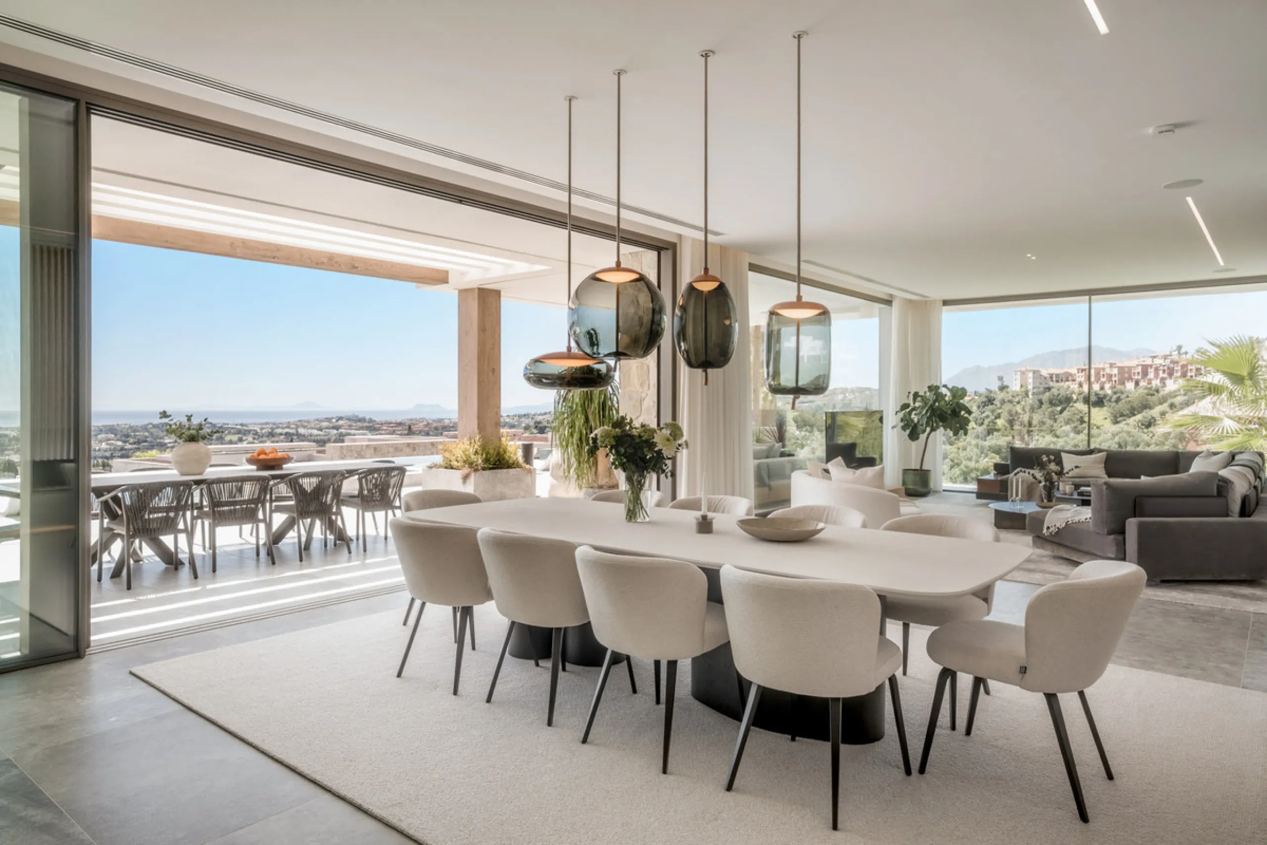 House - Detached Villa в продаже в Benahavís, Málaga. В доме 6 спален и 9 ванных комнат. Площадь дома 943 м². Площадь участка 960 м²