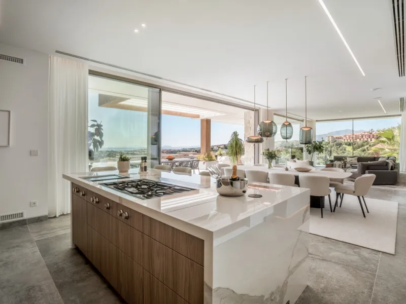 House - Detached Villa в продаже в Benahavís, Málaga. В доме 6 спален и 9 ванных комнат. Площадь дома 943 м². Площадь участка 960 м²