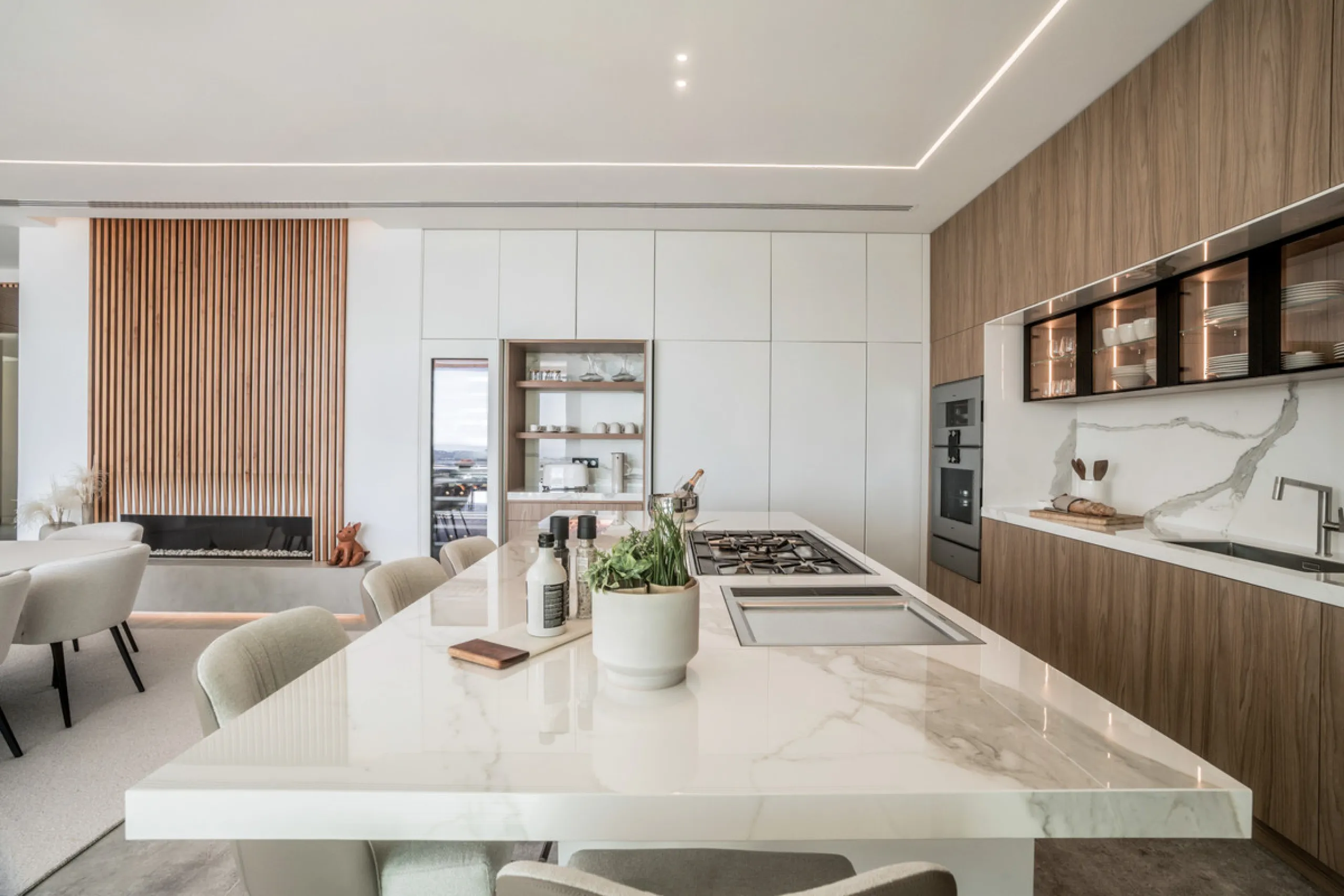 House - Detached Villa в продаже в Benahavís, Málaga. В доме 6 спален и 9 ванных комнат. Площадь дома 943 м². Площадь участка 960 м²